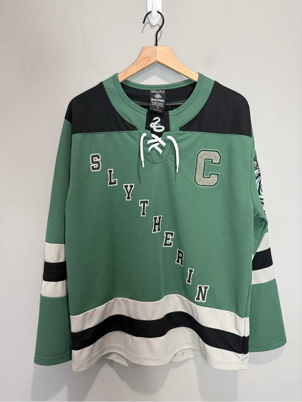 BoxLunch Harry Potter Slytherin Hockey Jersey Quidditch 07 Unisex Small